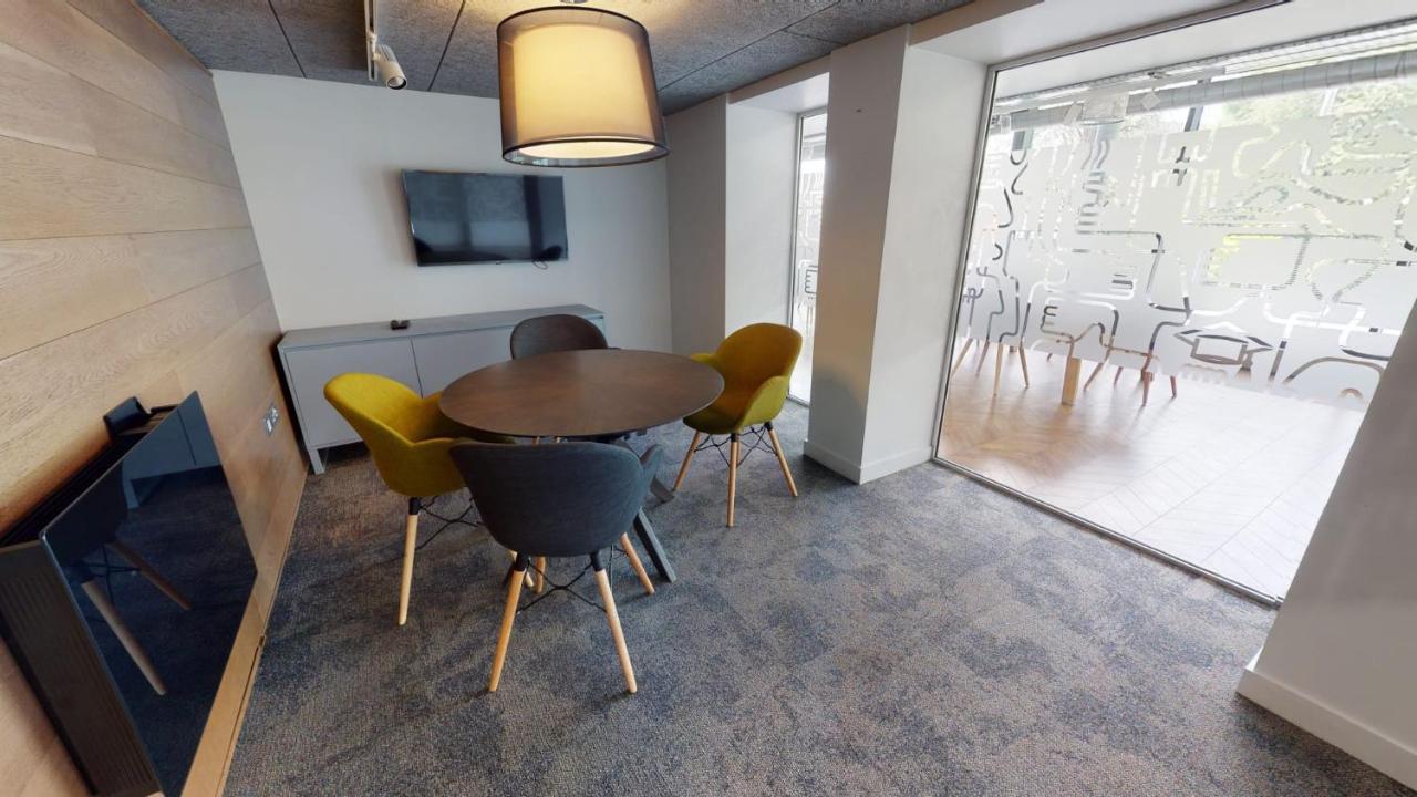 Wilmslow Park Apartment